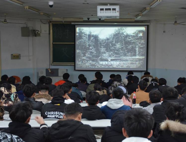 说明: /__local/D/C0/EE/2992143944FCA207E8A0C0BDA6F_ED2D4AB6_1455F.jpg